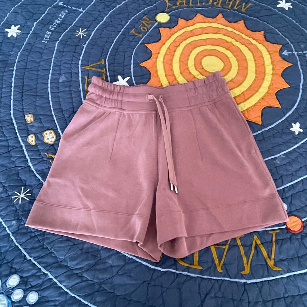 NWT Lululemon Soft Ambitions Shorts in Spiced Chai sz 6